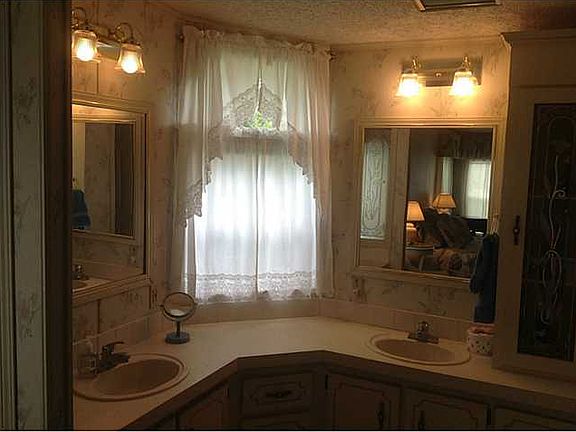 5th image of 16317 SW Indianwood Cir