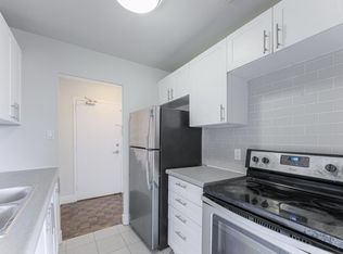 95 Paisley Blvd W #901, Mississauga, ON L5B1E7