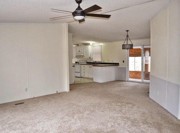 4th image of 206 Waters Edge Dr