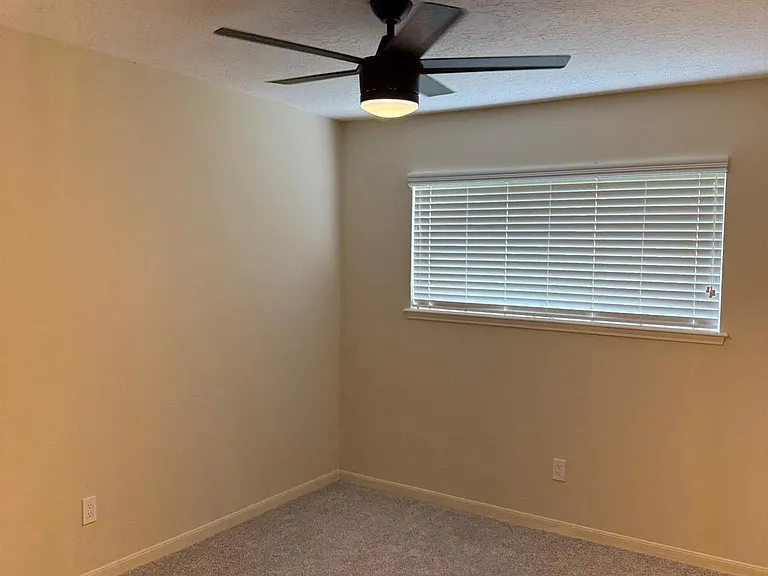 515 Tresvant Dr — Photo 9