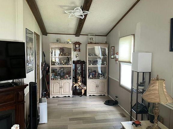 4th image of 18 Sheryl Ct #88-018