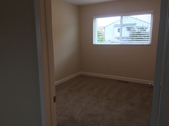 4th image of 750 Hawthorne St APT 2