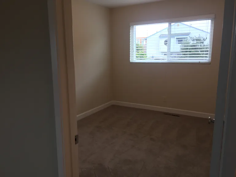 750 Hawthorne St #2 — Photo 4