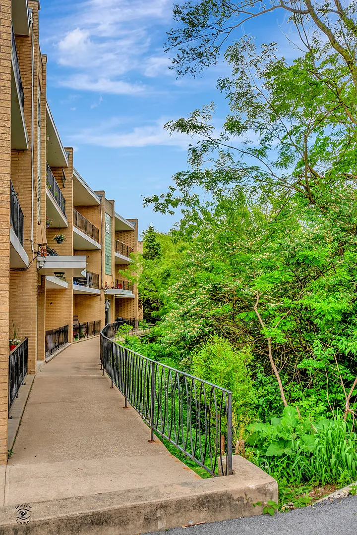 2 bed, 1.5 bath, 1200 sqft, $1,800 — Photo 1
