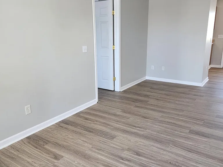 143 W Gate Dr — Photo 3