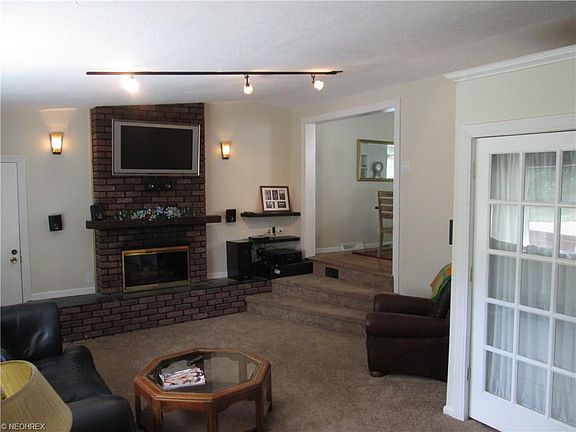 4th image of 26957 Eastwood Ln