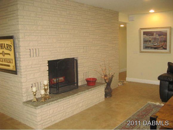 2nd image of 489 Riverside Dr