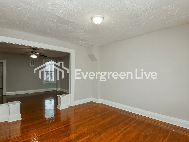 2837 Pelham Ave — Photo 2