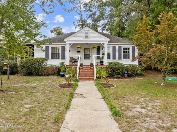2066 W Lake Shore Drive, Wilmington, NC 28401