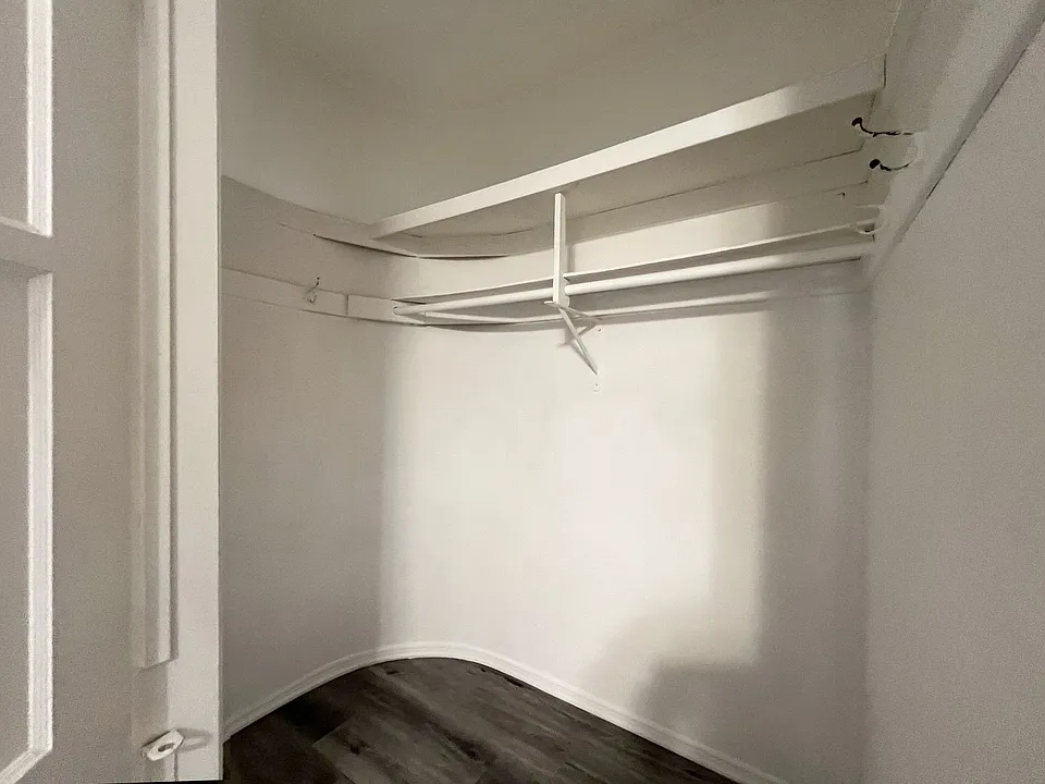 Building Photo 5
