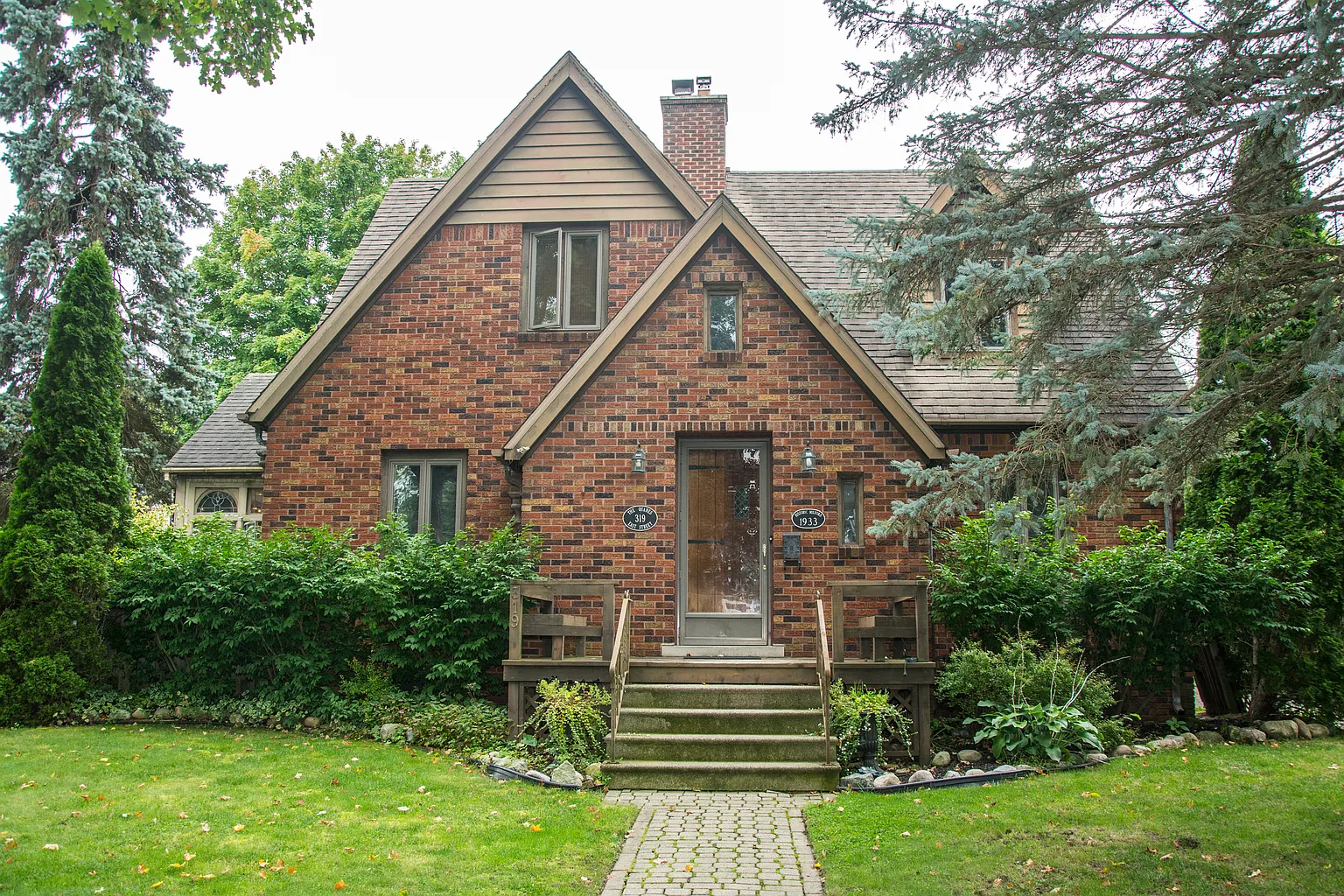 319 East St photo 1