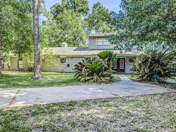 2nd image of 1215 S Country Club Dr