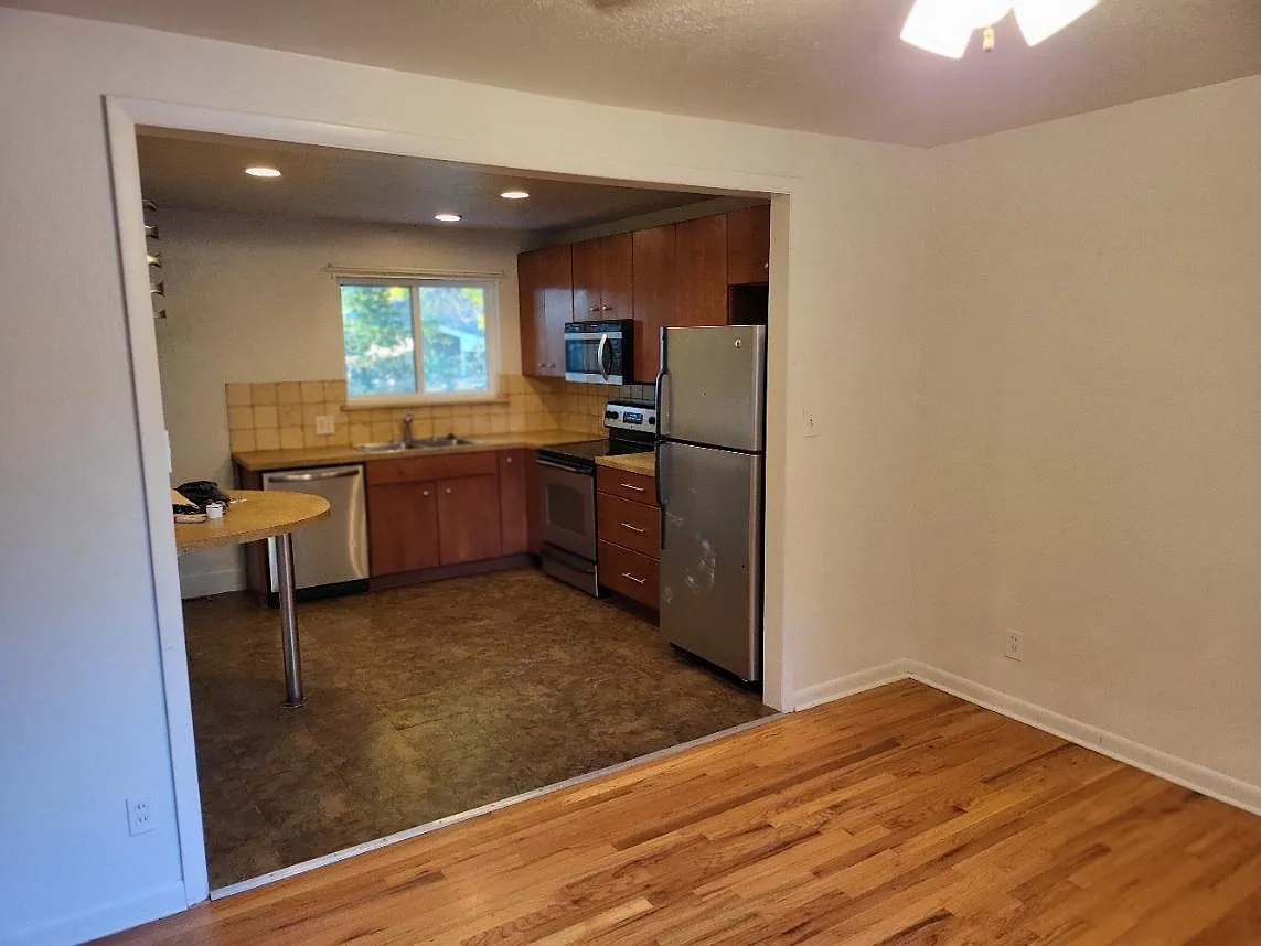 4 bed, 1720 sqft, $2,600 — Photo 4