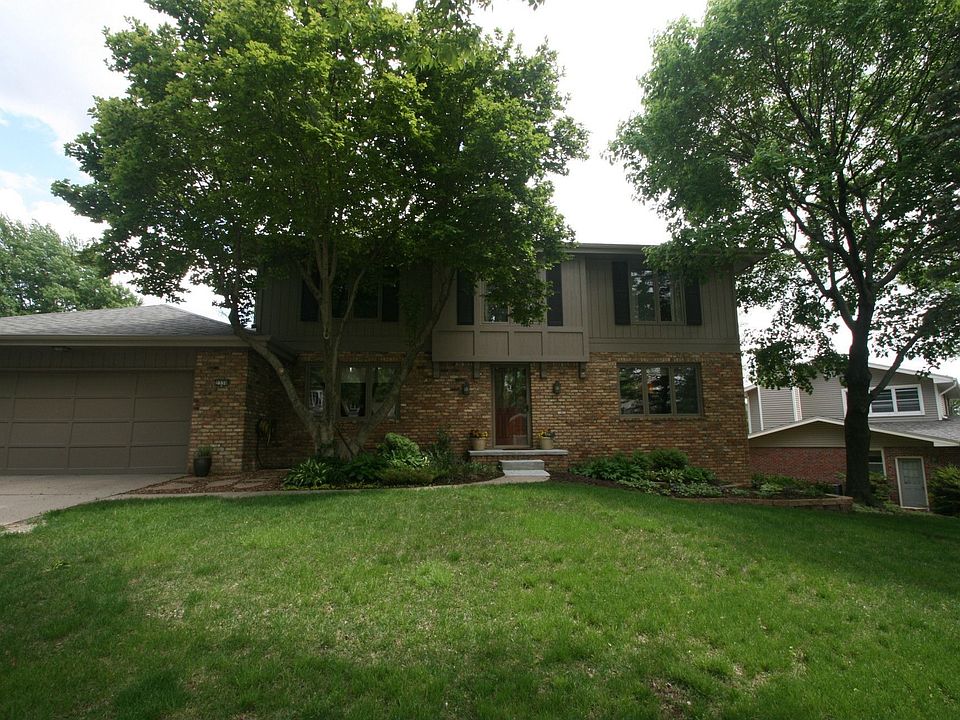 1st image of 2330 S 75th St