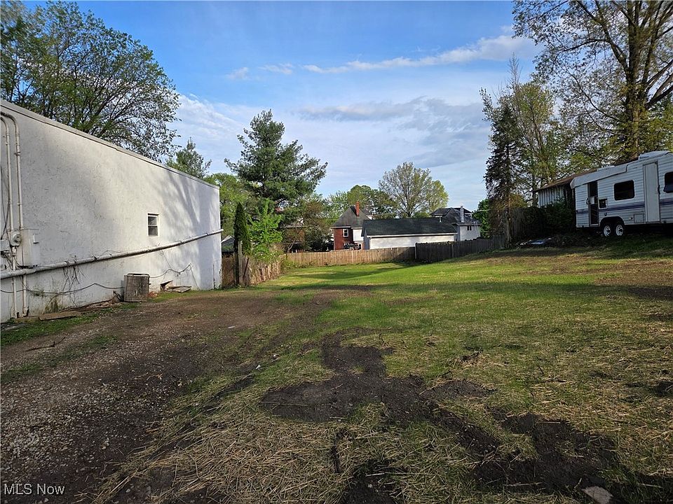 2nd image of 2449 4th St