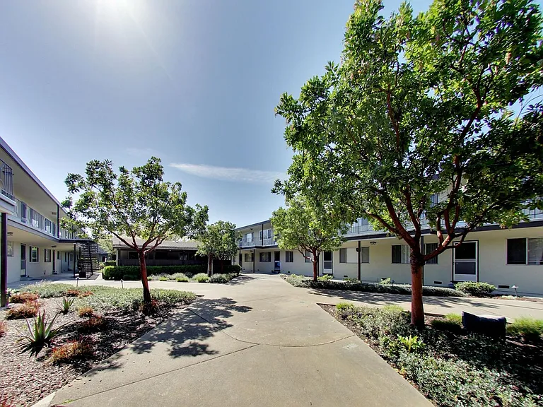 Midway Manor Apts. — Photo 44