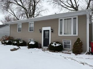 1103 Maplepark Dr, Champaign, IL 61821