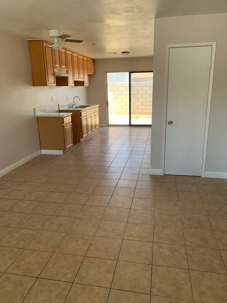 Building Photo - 15868 Tuscola Rd #1