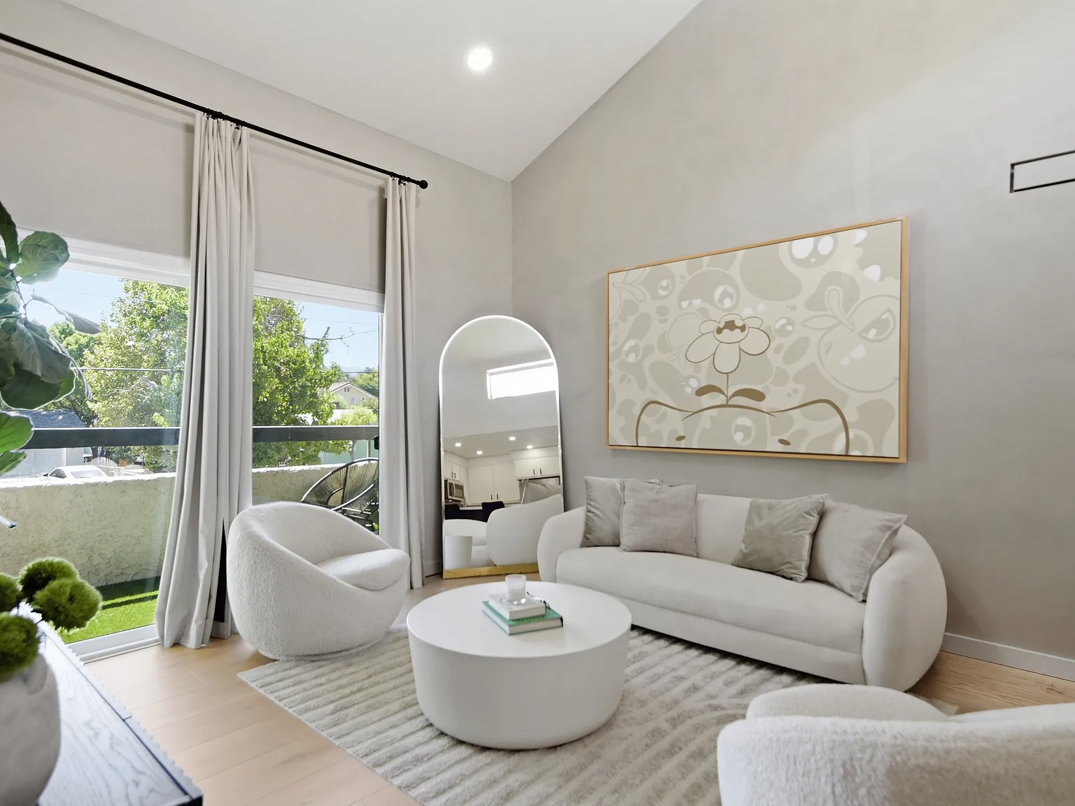 3 bed, 1007 sqft, $3,150 — Photo 3