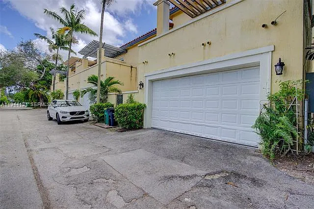 4867 Ponce De Leon Blvd — Photo 34