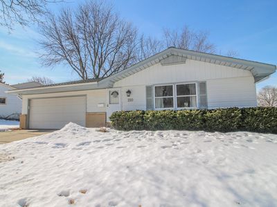 220 Jasper Ln, Waukesha, WI, 53188