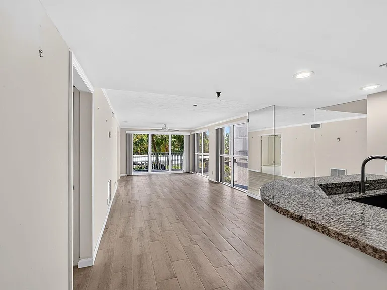 3901 S Flagler Dr #204 — Photo 8