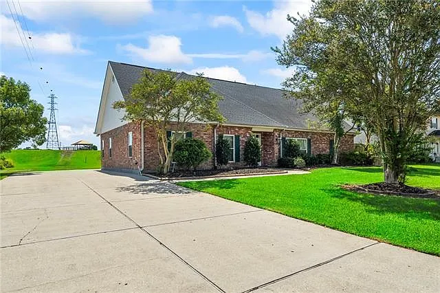 4 bed, 4.0 bath, 4135 sqft, $4,000 — Photo 3