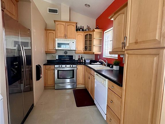 3rd image of 17466 Haynes Ave