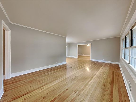 3rd image of 600 Bridle Path Trl