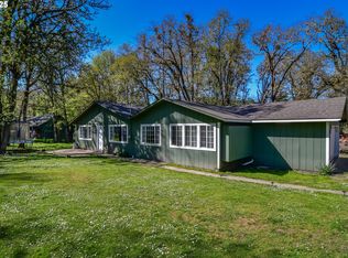 143 Schloeman Ln, Glide, OR 97443