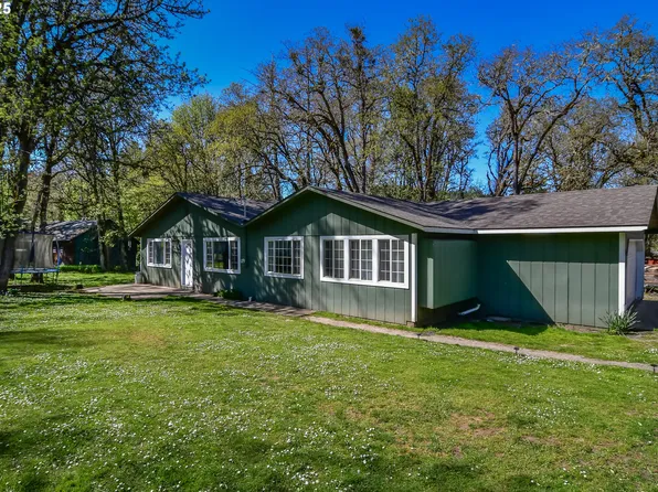 143 Schloeman Ln, Glide, OR 97443