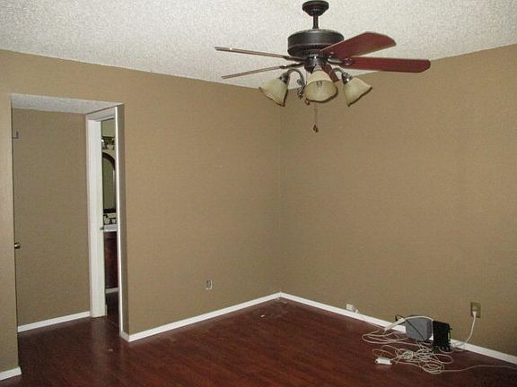2nd image of 901 N Carol Ave