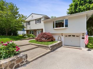 16 Valleyview Rd, Elmsford, NY 10523