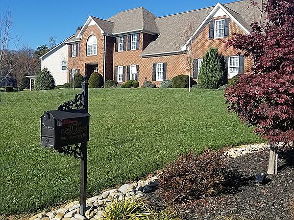 2nd image of 2940 Amesbury Dr