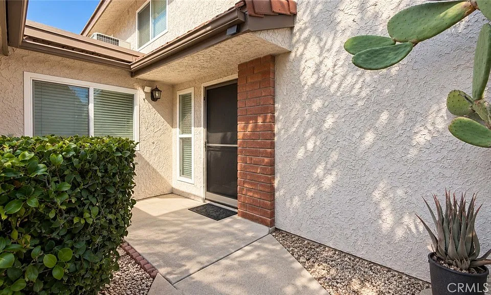 926 Plaza Escondido