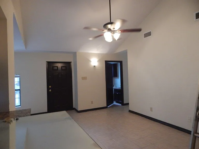 1320 Rosario St — Photo 5