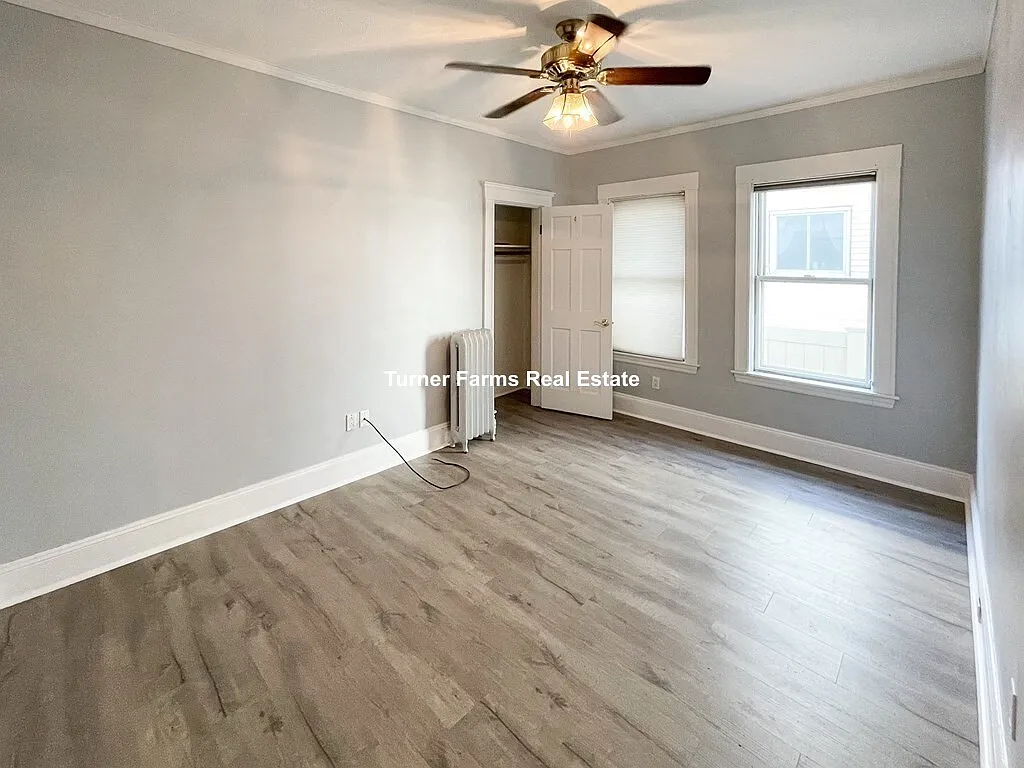 4 bed, 9999 sqft, $4,800 — Photo 3