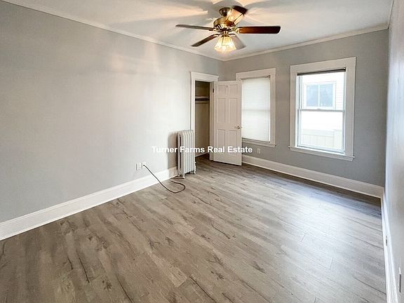 3rd image of 11 Bowdoin St