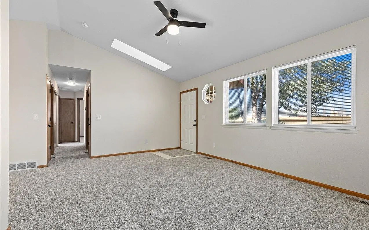 3 bed, 966 sqft, $2,100 — Photo 4