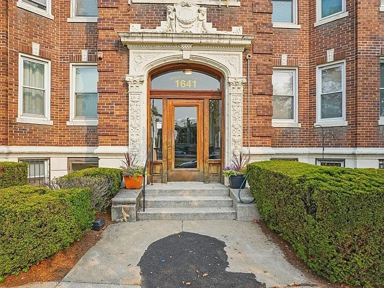 1641 Commonwealth Ave #20 — Photo 7