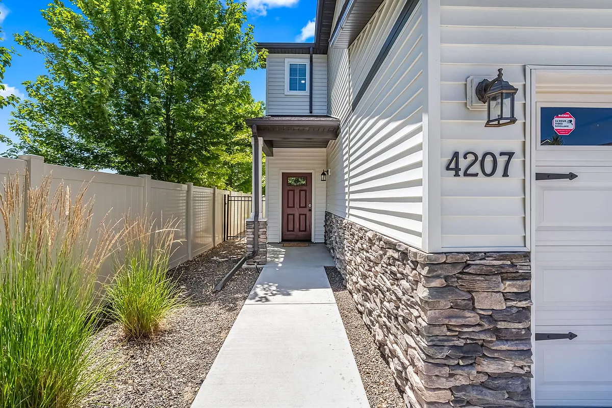 Building Photo - 4207 E Esperanto St