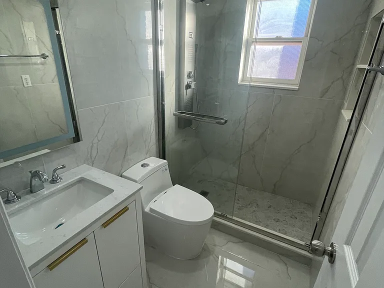 2163 E 17th St #3 — Photo 9