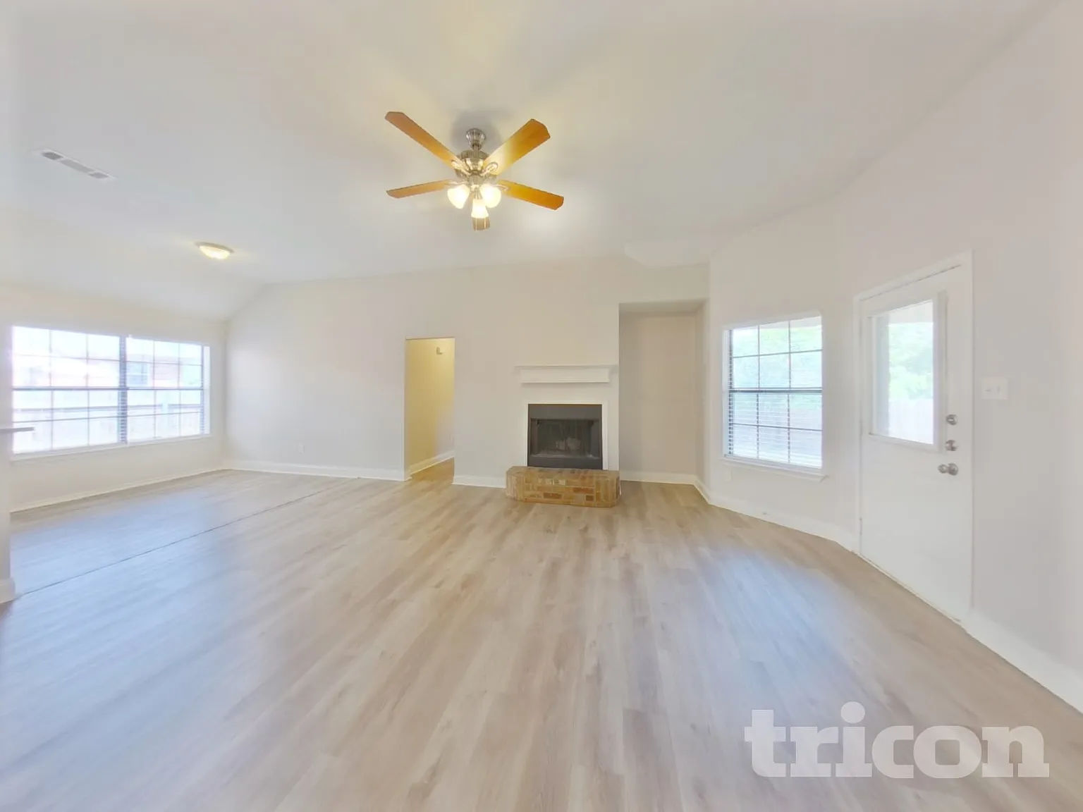 6428 Canyon Trail Lake Worth TX — Photo 4