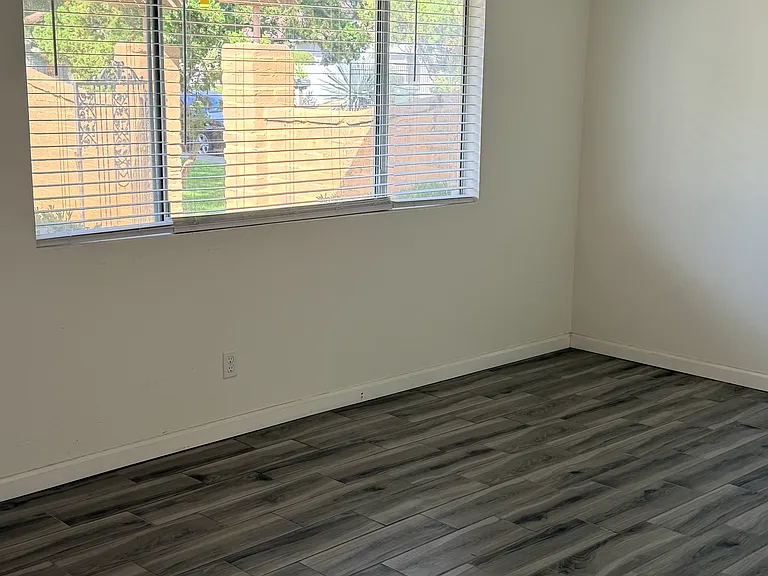 40 W Beverly Dr — Photo 17