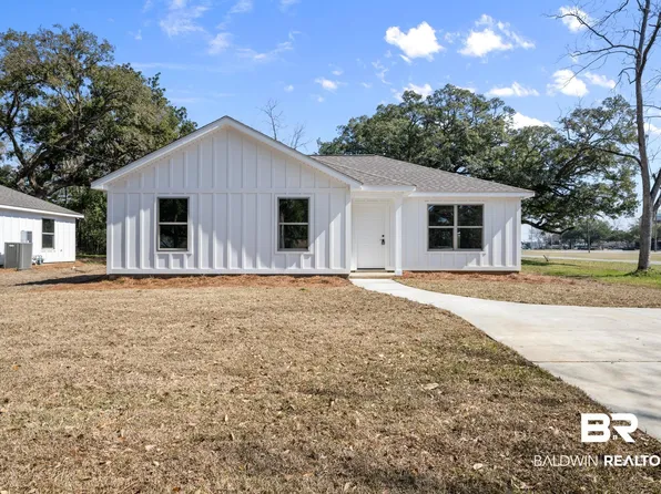 204 Day Ave N, Bay Minette, AL 36507
