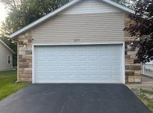 2255 Whispering Oaks Ct, Highland, IN 46322