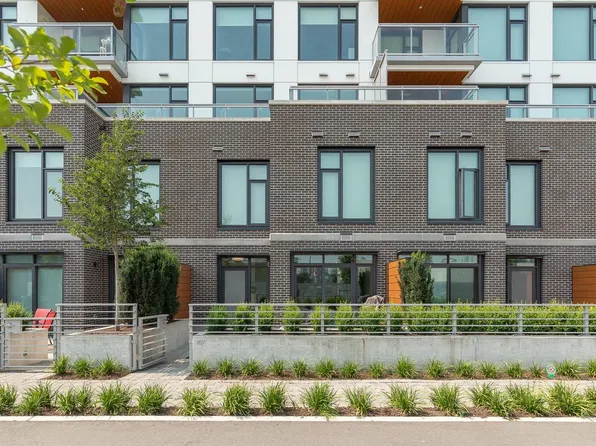 755 Harbourside Dr #107, North Vancouver, BC V7P 3R7
