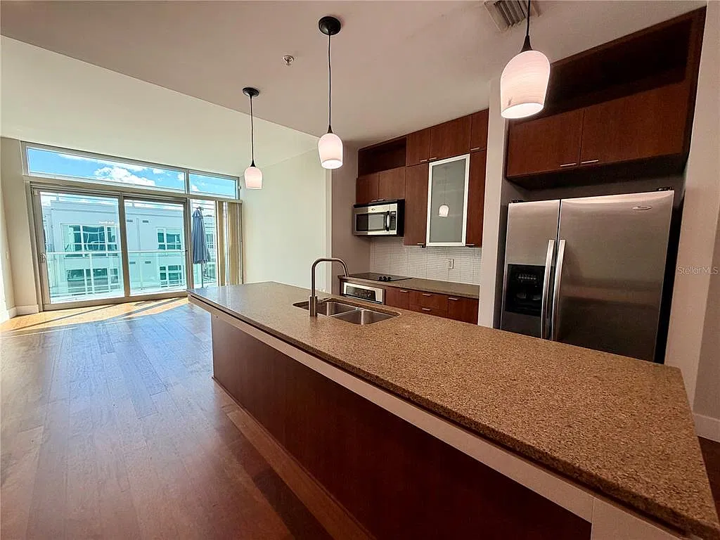 2 bed, 2.0 bath, 1282 sqft, $3,100 — Photo 3