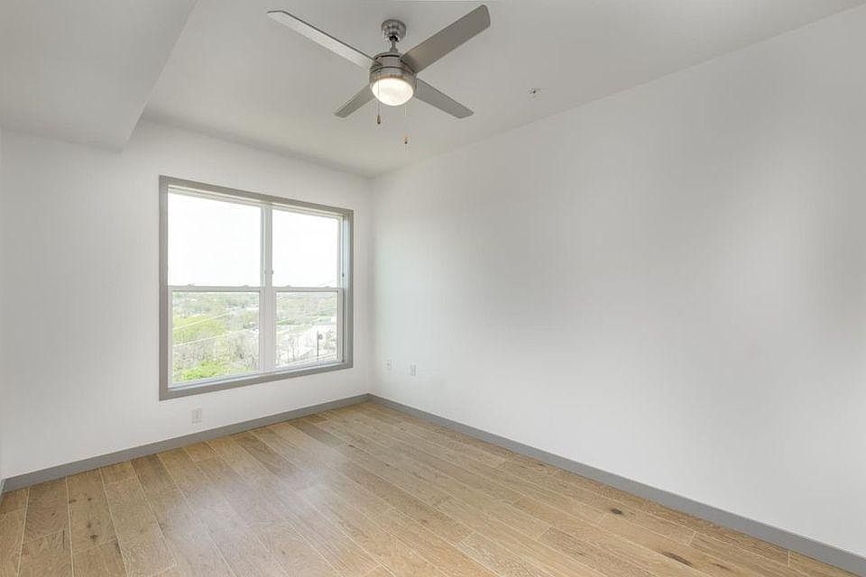 1st image of 400 Herron Dr #312