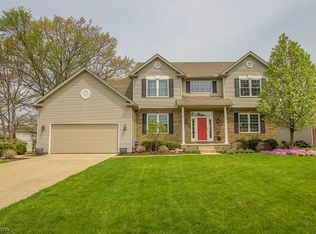 20572 Beechwood Ln, Strongsville, OH